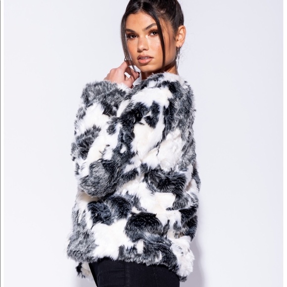 NWT Yvonne Collarless Vegan Faux Fur Coat - Picture 5 of 10